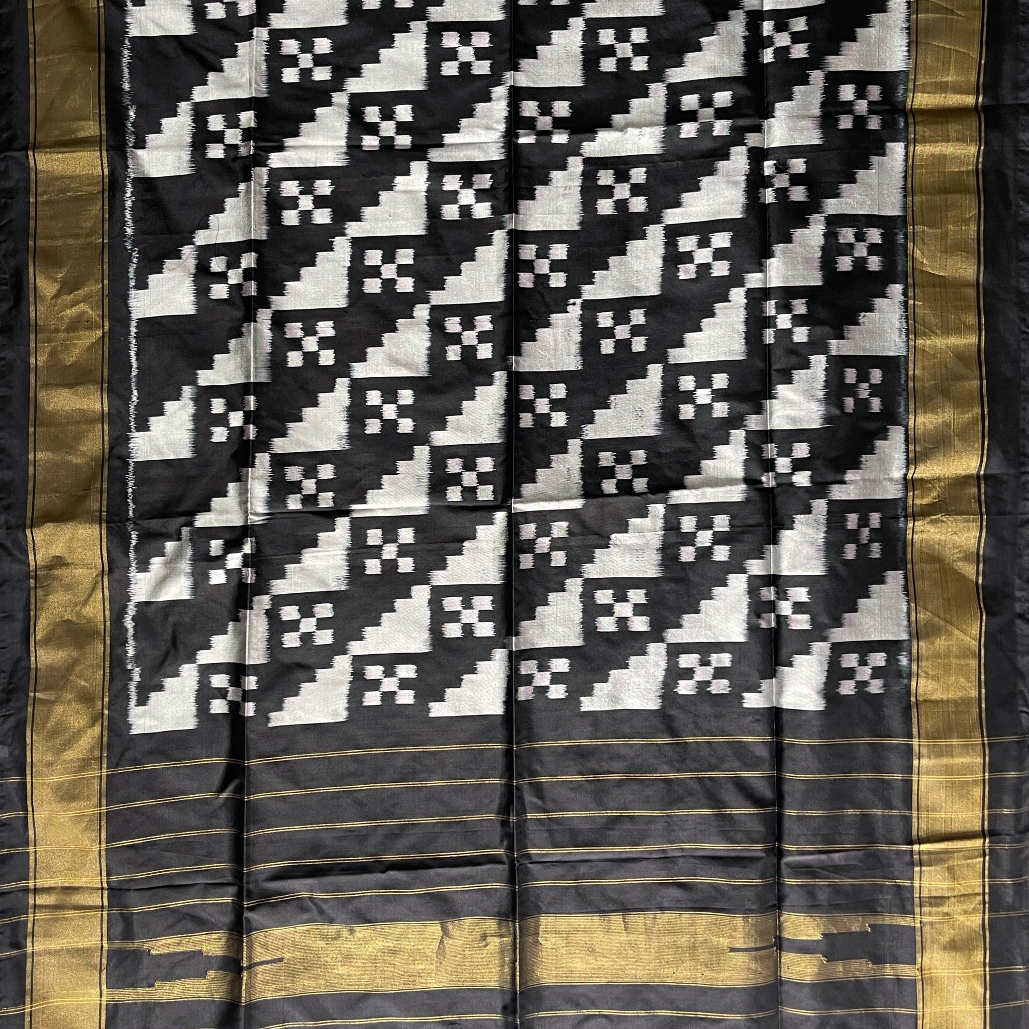 Ikkat Silk duppata in Geometry