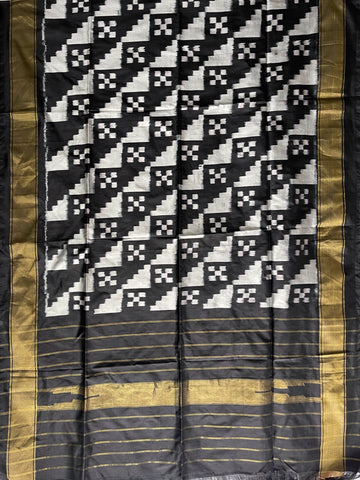 Ikkat Silk duppata in Geometry